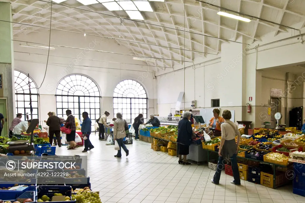 Italy, Marche, Osimo, greengrocer market