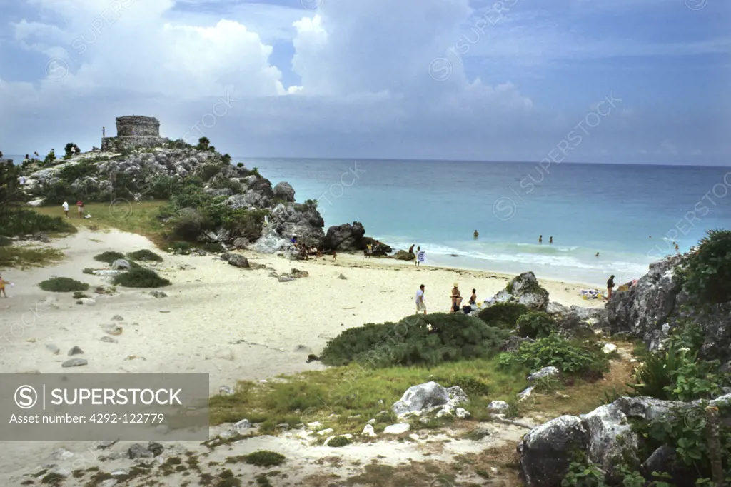 Mayan ruins along coastline at Tulum, Quintana Roo, Mexico.