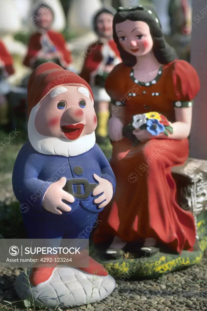 Garden gnome and snow white