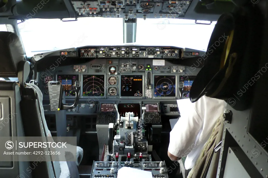 Boeing 737 aircraft cockpit and instrument panel of