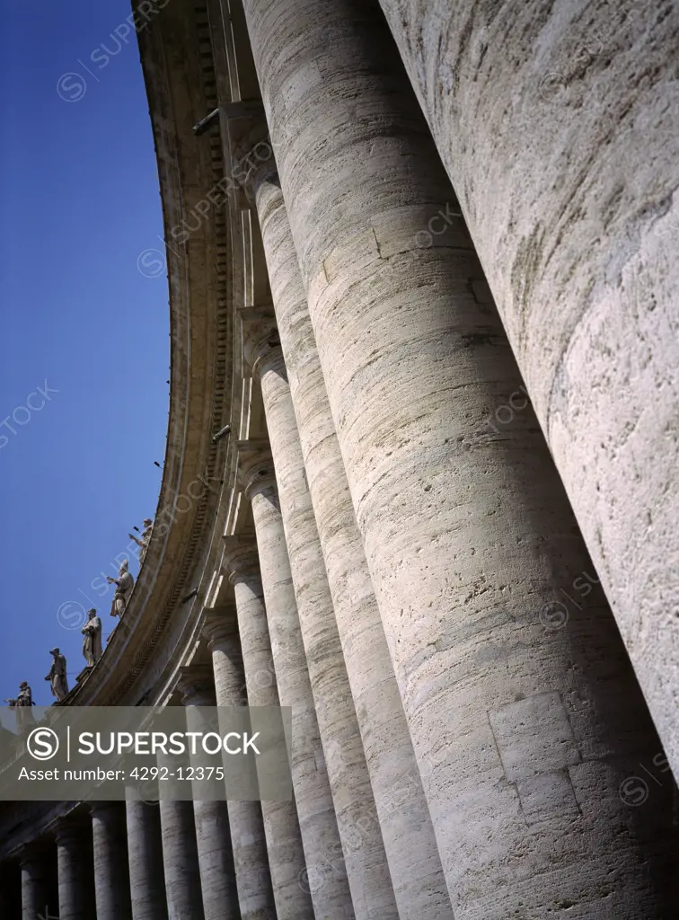 Italy, Rome, Piazza San Pietro - Berninis colonnade