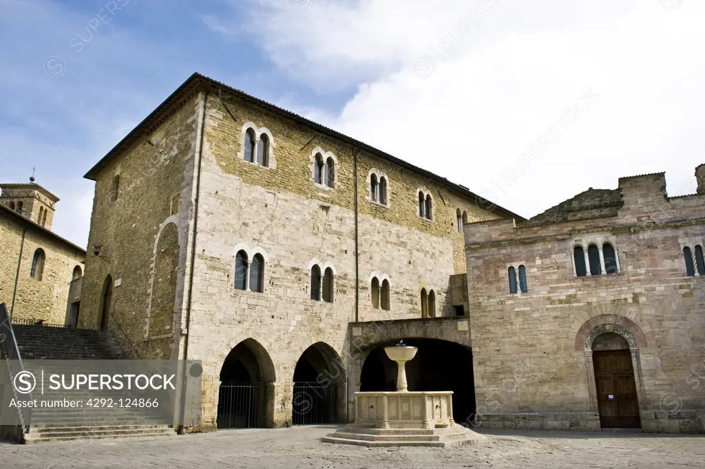 Italy, Umbria, Bevagna, Silvestri Square, San Silvestro Church
