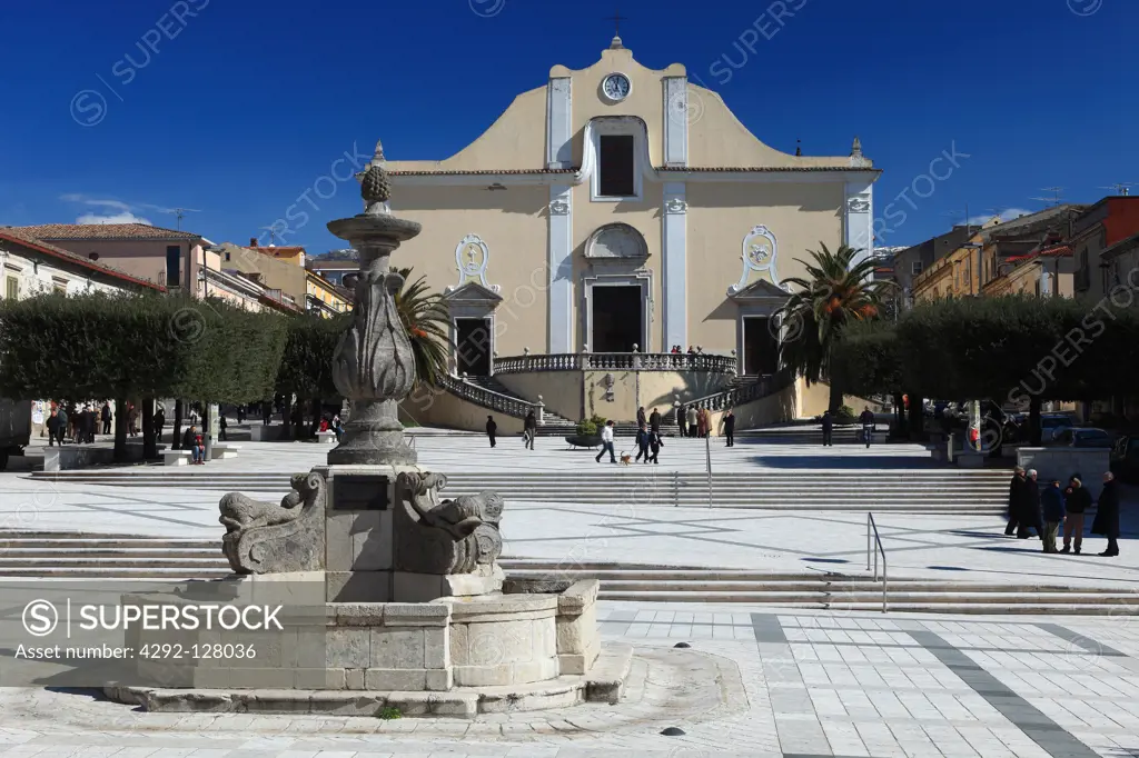 Italy, Campania, Matese regional park. Cerreto Sannita, the town square and San Martino church