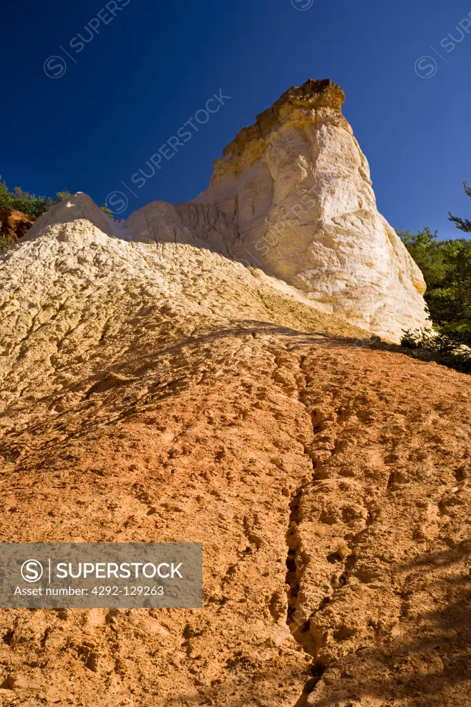 France, Vaucluse, Provence, Rustrel, Rocks