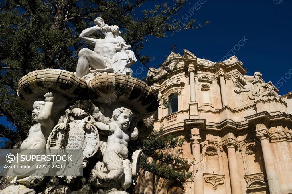 Italy, Sicily, Noto, the San Domenico church and the Hercules fountain