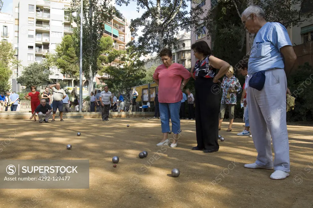 Spain, Catolonia, Barcelona, Remblas, people playing boules
