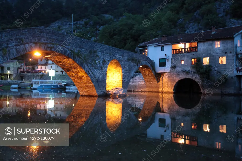 The scenery with the stone bridge of Rijeka Crnojevica with the river Rijeka Crnojevica in the western one ends of the Skadarsko Jezero lake or Skadarsee in Centrally Montenegro in Montenegro in ...