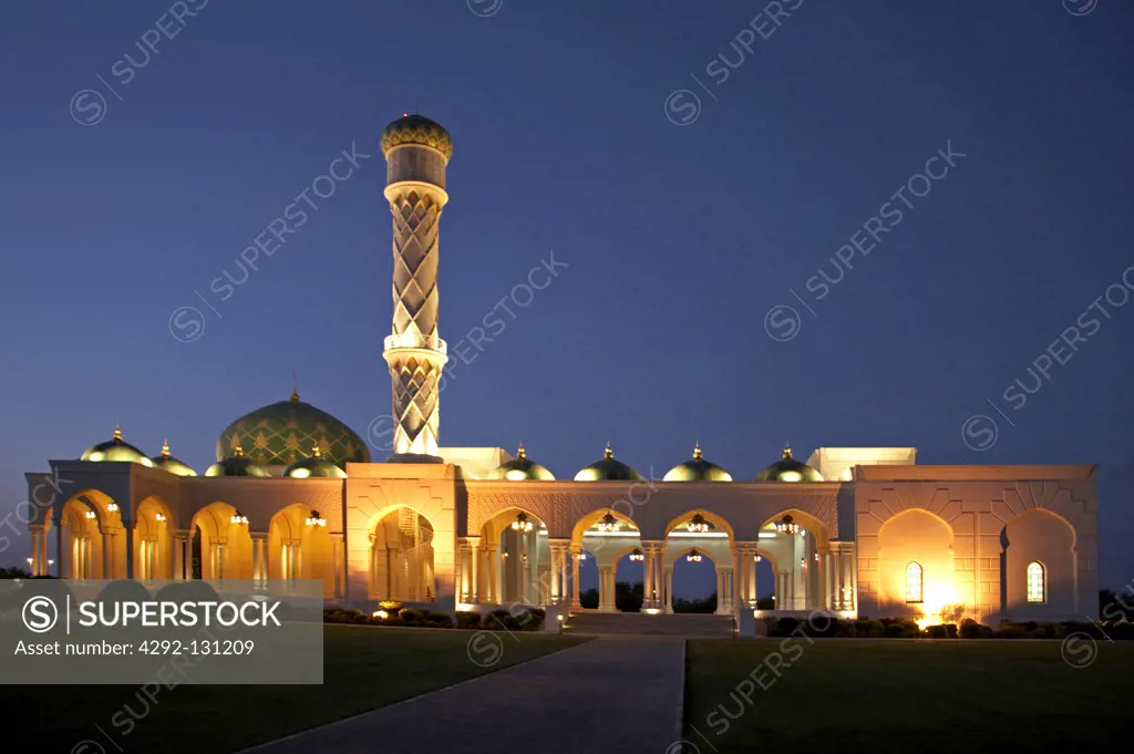 Oman Moschee nahe Muscat bei Nacht, Mosque near Muscat by night