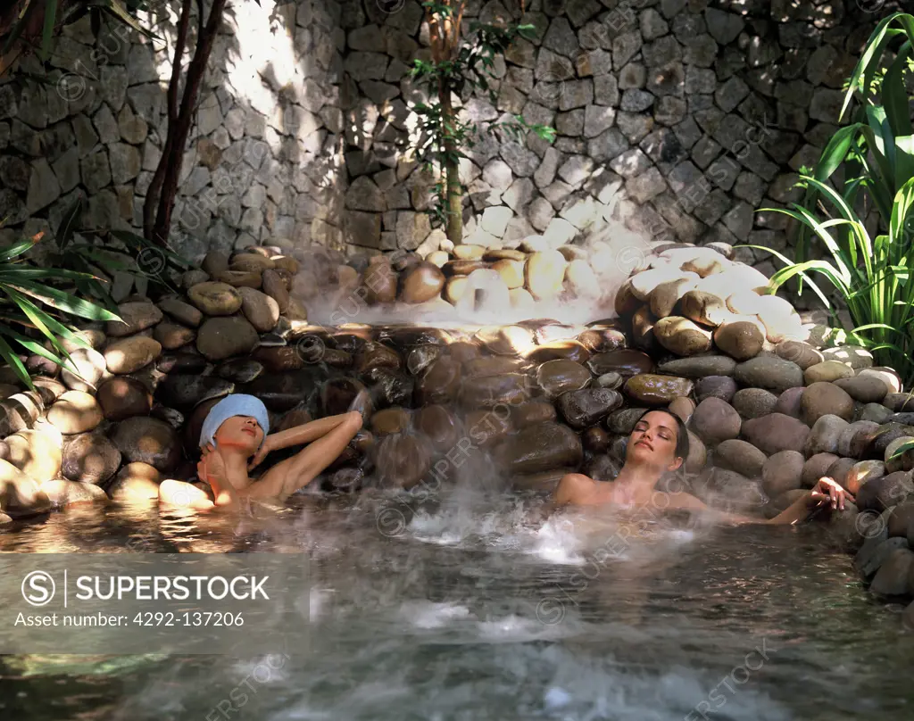 Malaysia, Pangkor Laut, women relaxing in a thermal pool