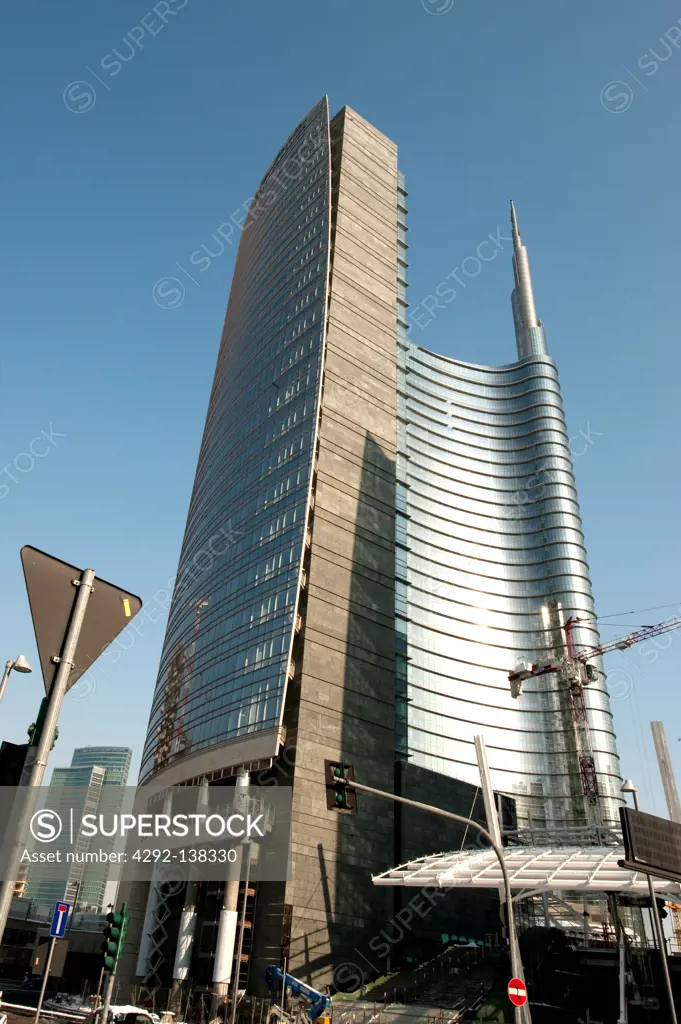 Italy, Lombardy, Milan, Porta Nuova Garibaldi Tower designed by Cesar Pelli