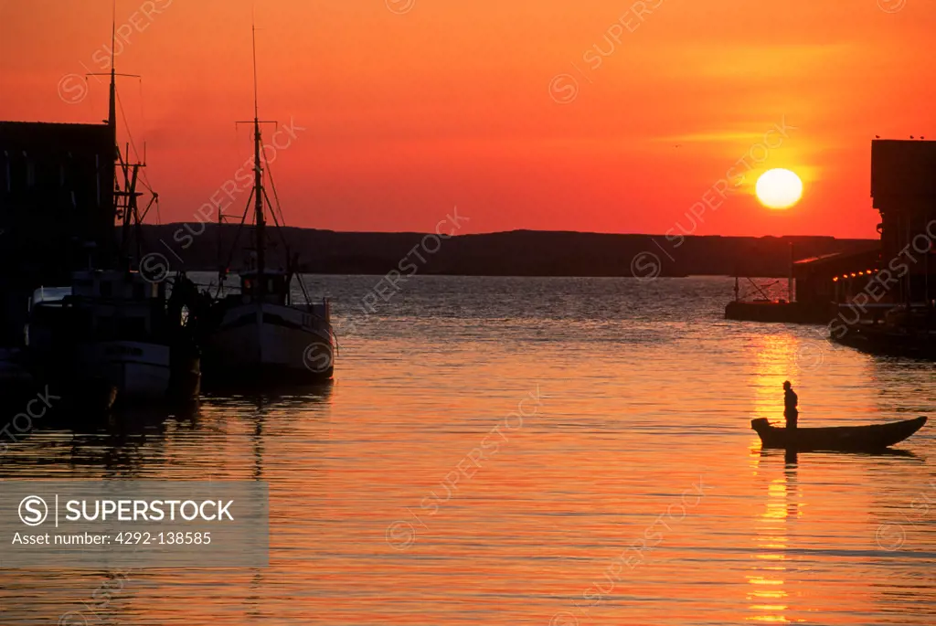 Sweden, Smogen Island, the harbour at sunset
