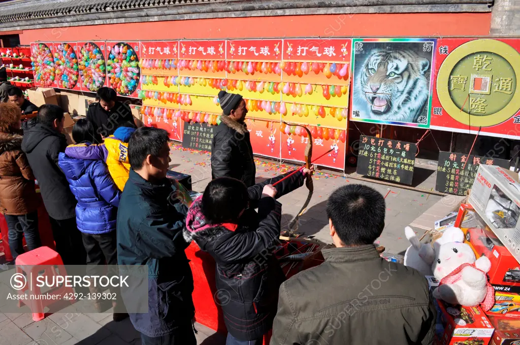 China, Beijing, archery game at the Dongyue Taoist Temple during the spring festival