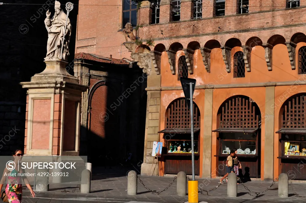 Italy, Emilia Romagna, Bologna, San Petronio's statue, at the bottom of the two towers
