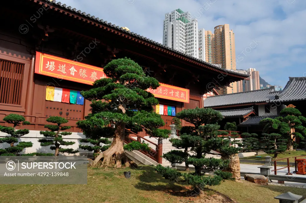 Hong Kong: the Chi Lin Nunnery, in Diamond Hill, Kowloon)