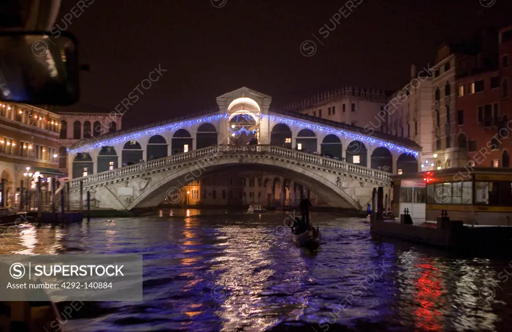 Italy, Veneto, Venice, Rialto bridge on Canal Grande at Night