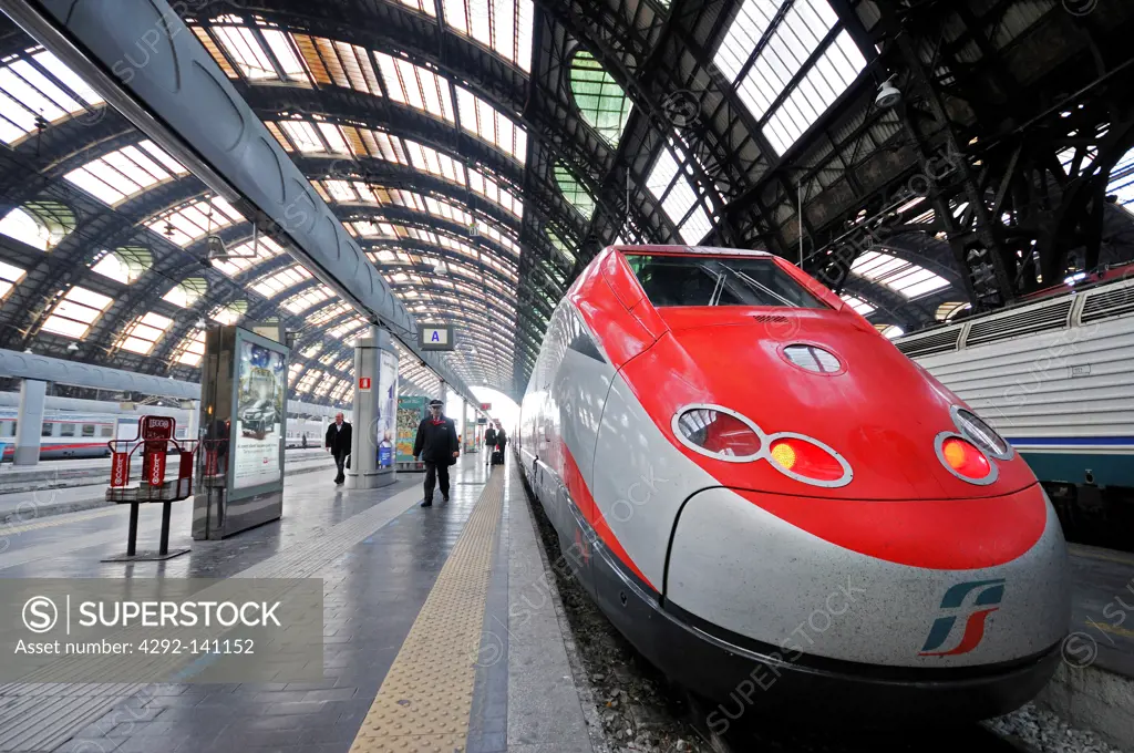 Italy, Milan, Lombardy, central railway station