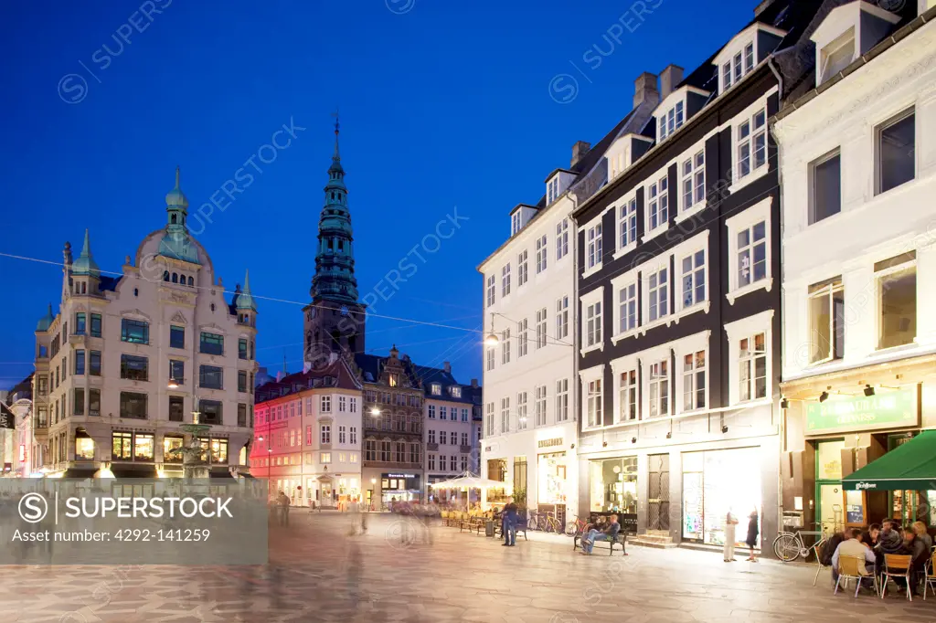Denmark, Copenhagen, Armagertorv, cafes and restaurants at dusk