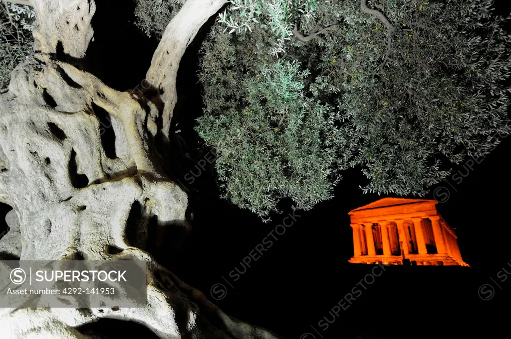 Sicily, Agrigento, the Concordia temple at night