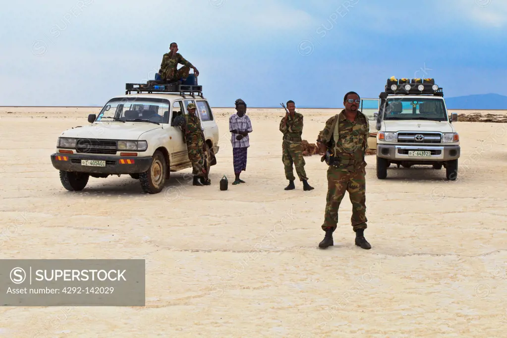 Africa, Ethiopia, Danakil, Dallol, salt desert, army escort
