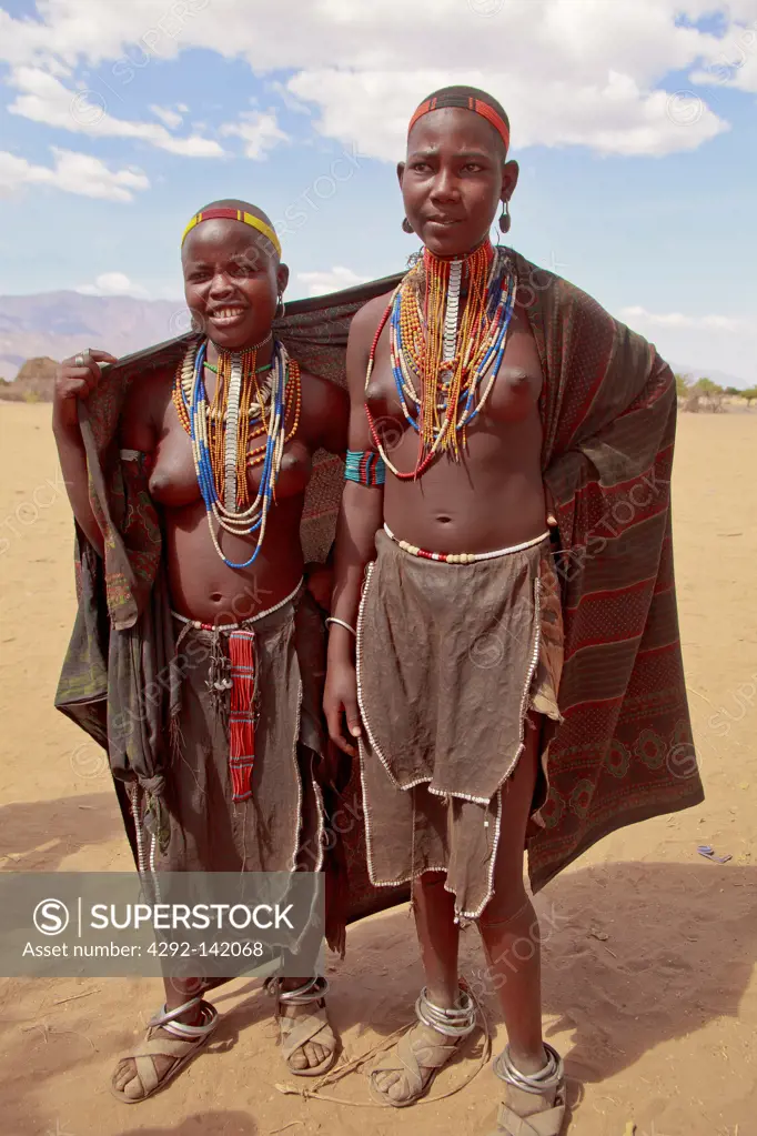 Africa, Ethiopia, Erbore tribe, women in village