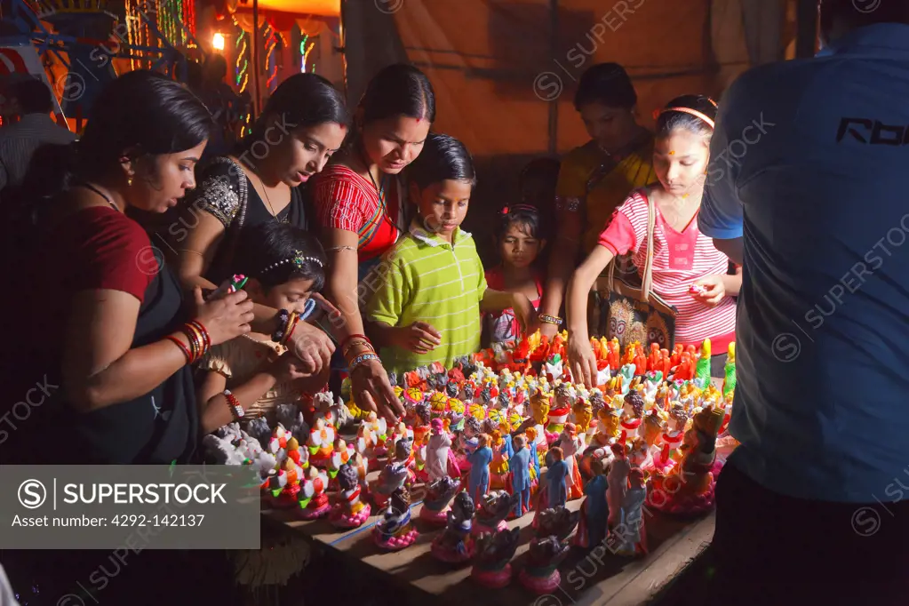 India, Orissa, Bubaneshwar, market scene during Ganesh festival