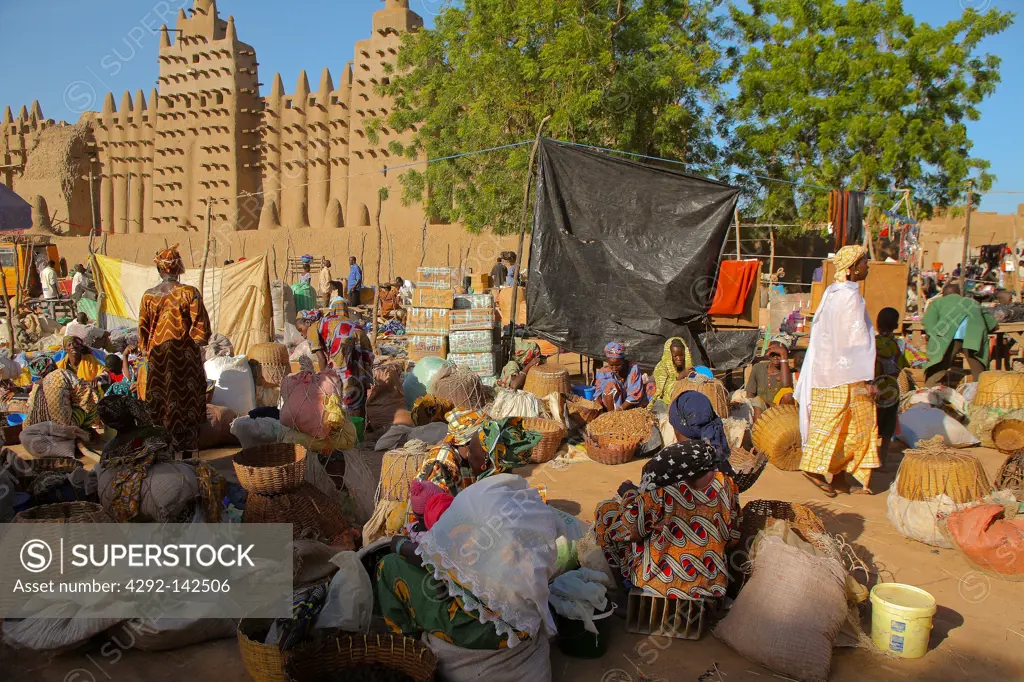 Africa, Mali, Djenne,market in front the Great Mosque
