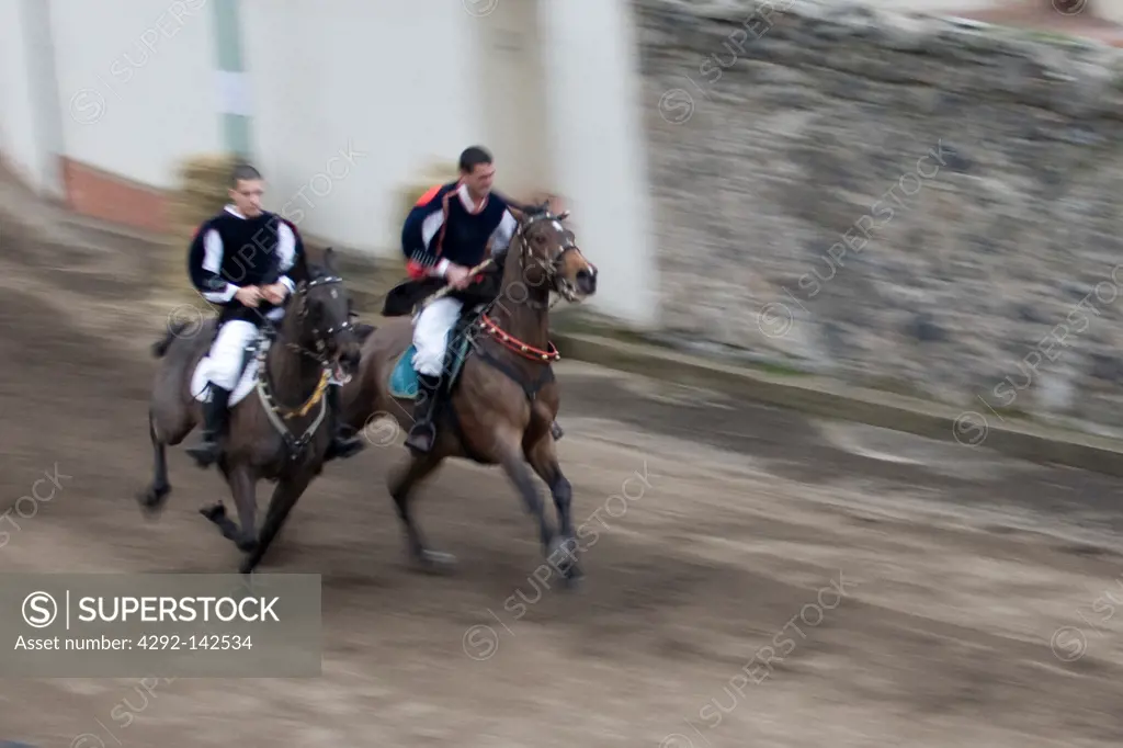 Italy, Sardinia, Santu Lussurgiu, traditional horse race on the town streets