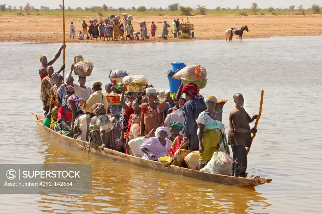 Africa, Mali, Dijennè, transport of goods in Bani river