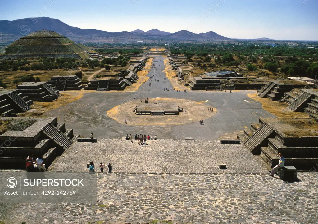 Mexico, Teotihuacan, view of the Avenue of the Dead from The Pyramid of the Moon