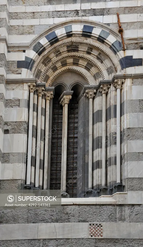 Italy, Liguria, Genoa, San Lorenzo cathedral, unusual asymmetric window