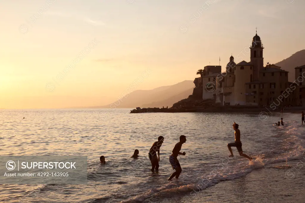 Italy, Liguria, Camogli, boys surfing