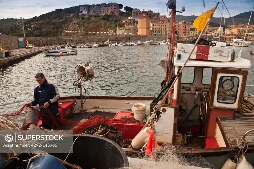 Italy, Tuscany, island of Elba, fisherman on the boat