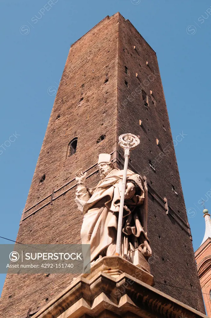 Italy, Emilia Romagna, Bologna, Garisenda tower and St. Petronio tower