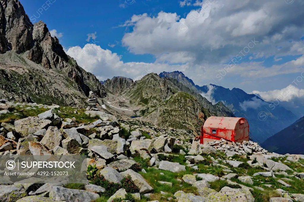Italy, Piedmont, Alpi Marittime Natural Park, mountain bivouac over Fremamorta Lake