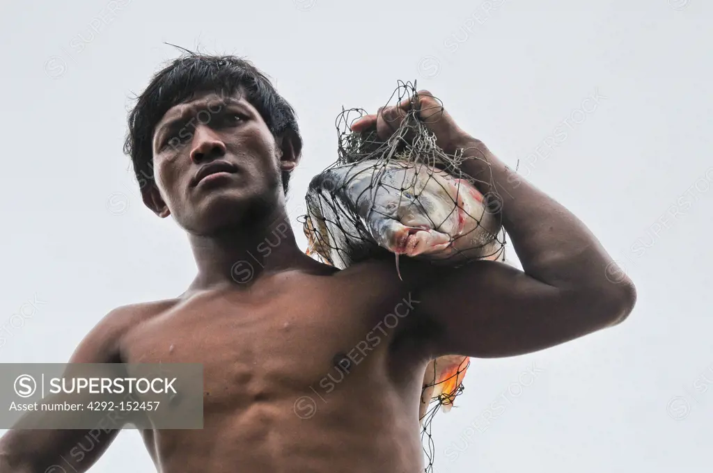 Laos, 4000 Island, Siphandone, Fisherman in Don Khone Falls