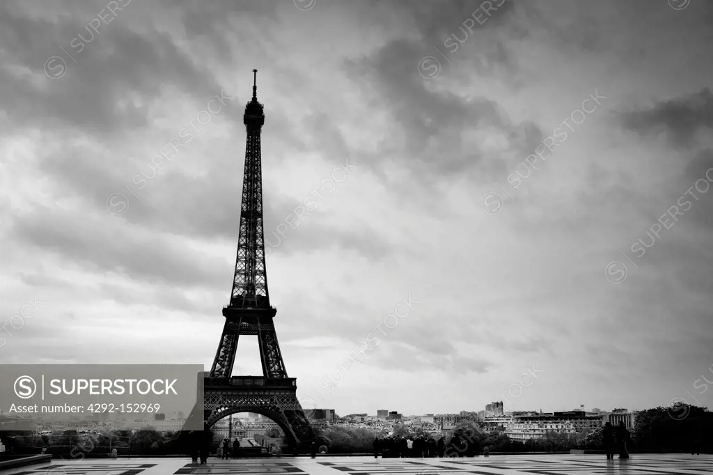 France, Paris, Trocadero, view of Eiffel Tower from the Chaillot Palace