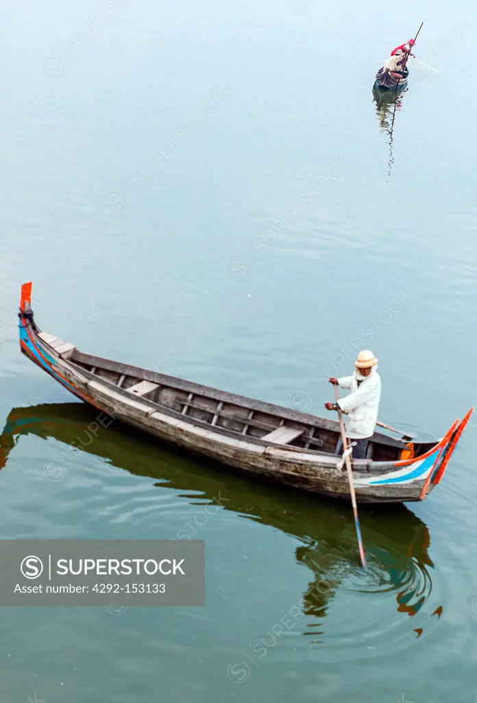 Myanmar, Mandalay, fishermen on the Tuang lake.