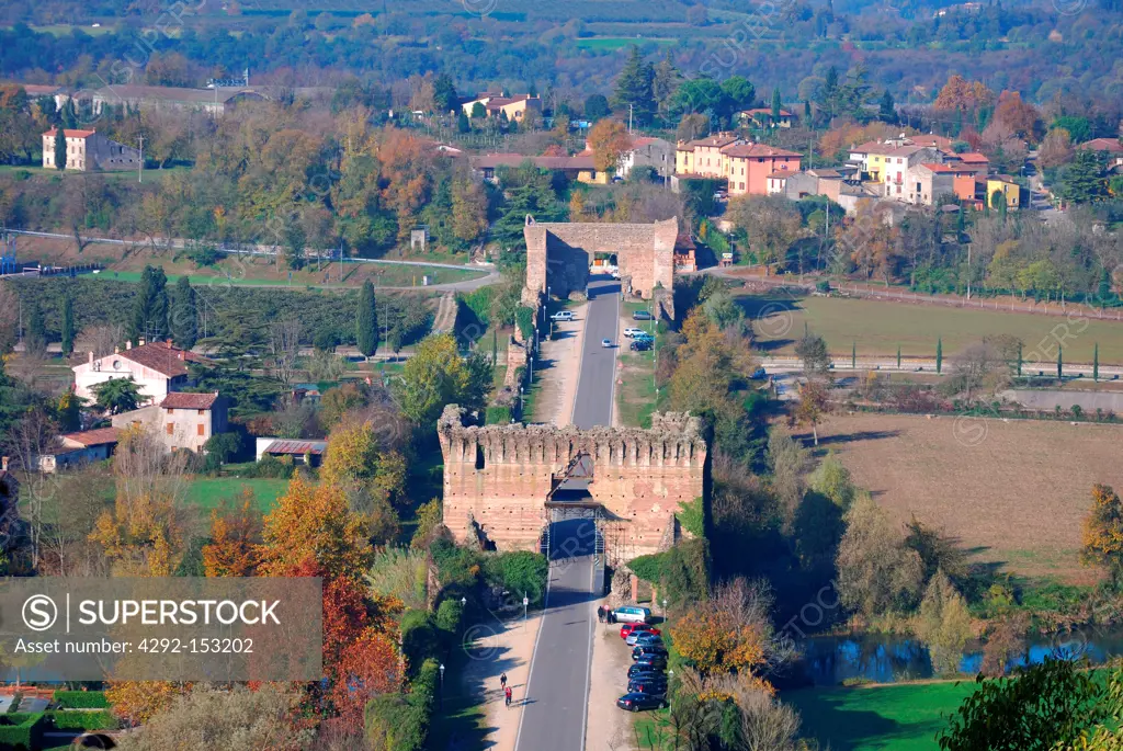 Italy, Veneto, Valeggio sul mincio, Borghetto locality, Ponte Visconteo