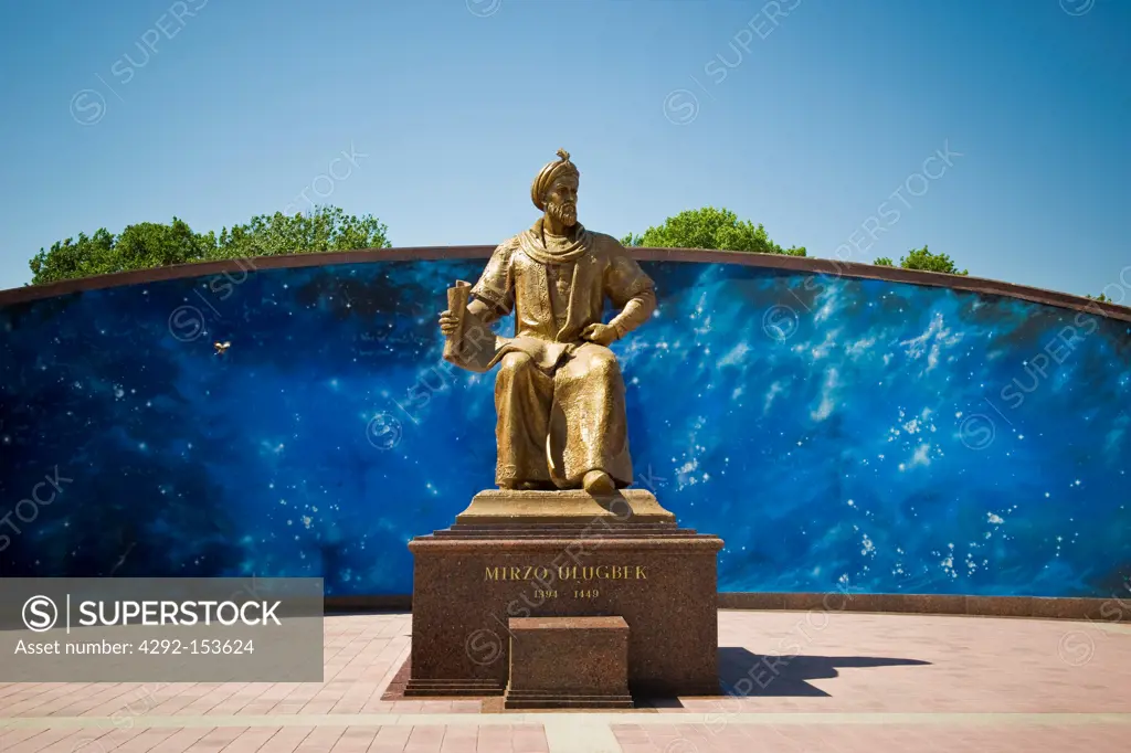 Uzbekistan, Samarkand, Mirzio Ulugbek statue