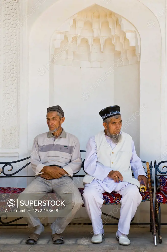 Uzbekistan, Samarkand, Shoi Zinda mausoleum, old men