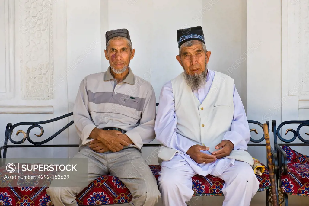 Uzbekistan, Samarkand, Shoi Zinda mausoleum, old men