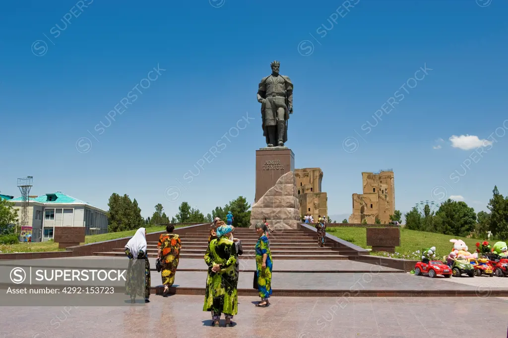 Uzbekistan, Shakhrisabz, Amir Temur statue