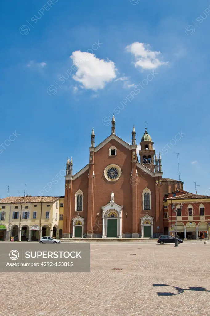 Italy, Emilia Romagna, Cortemaggiore, Patrioti town square, Santa Maria delle Grazie collegiate