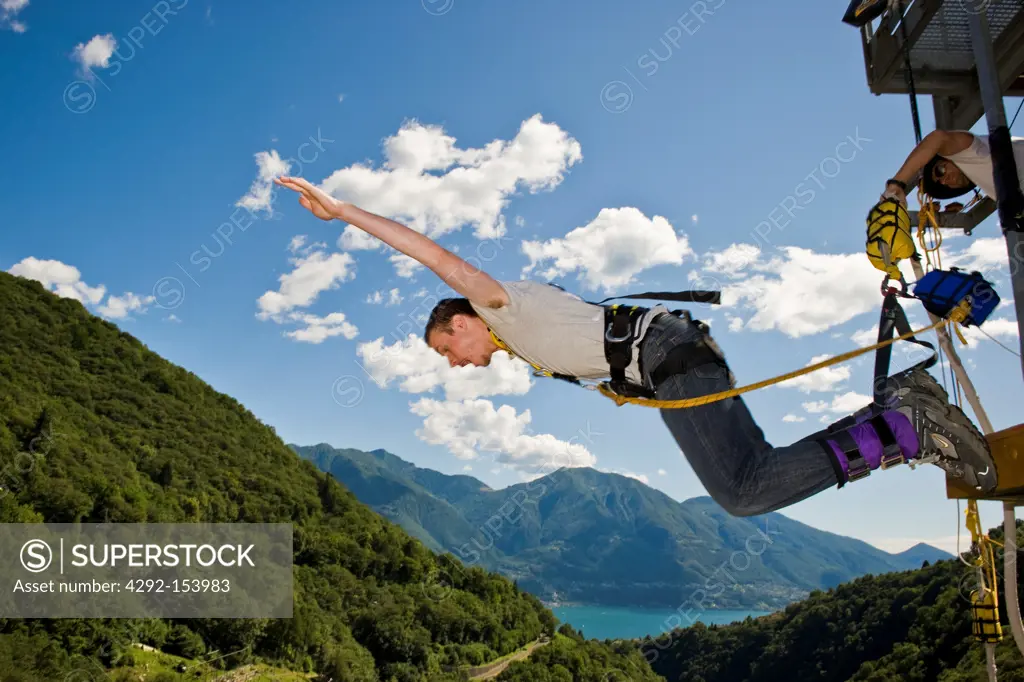 Switzerland, Canton Ticino, Verzasca dam, Bungee jumping
