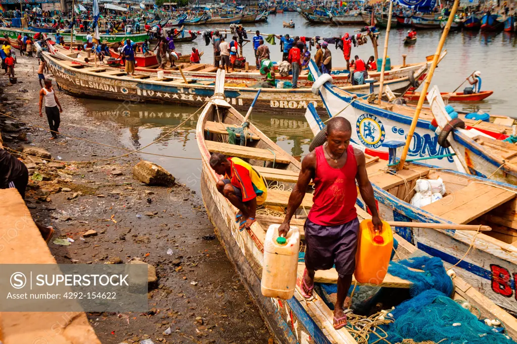 Africa, Ghana, Elmina, fishermen harbour