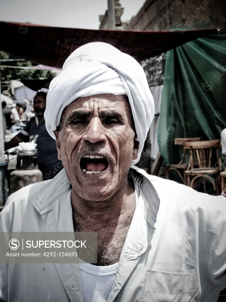 Egypt, Cairo, Egypitian man screams to the market .