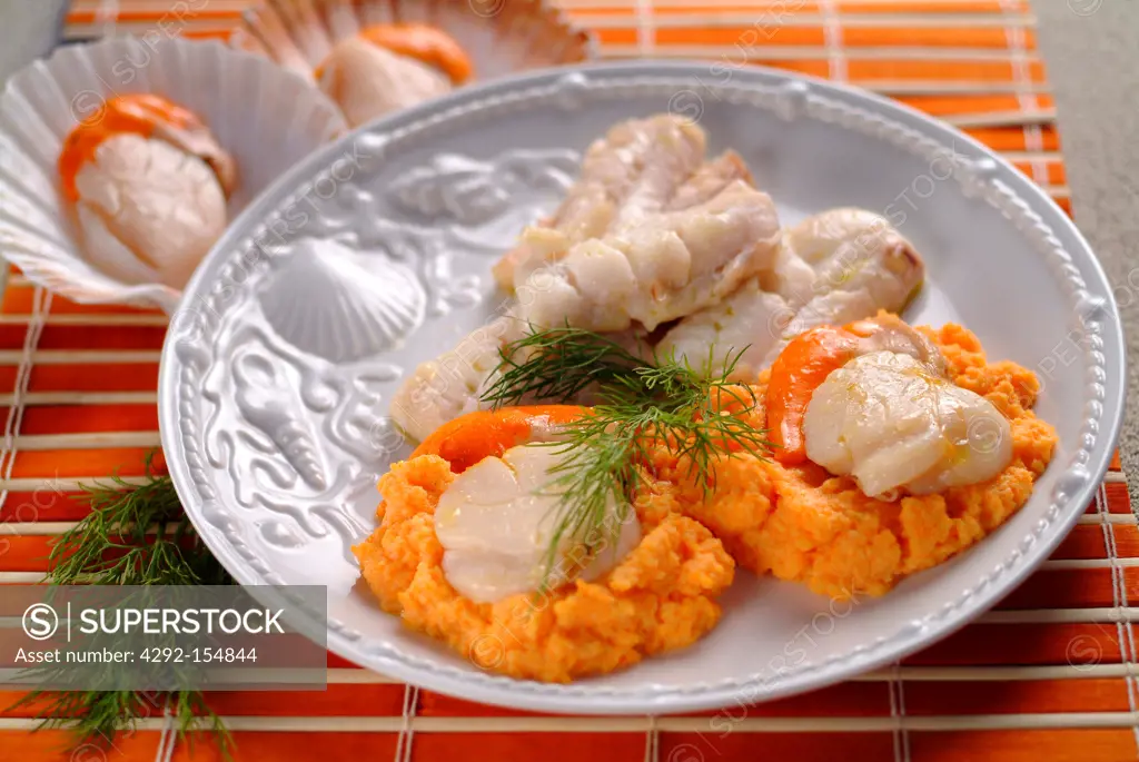 Cod fillets with scallops and carrot cream