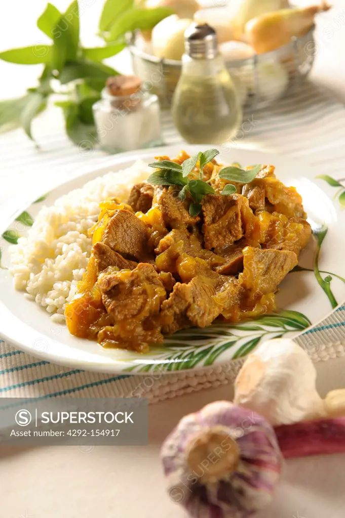 Veal stew with curry and onions