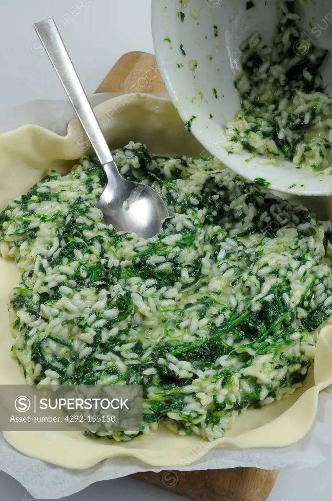 Filling a tart with rice and spinach