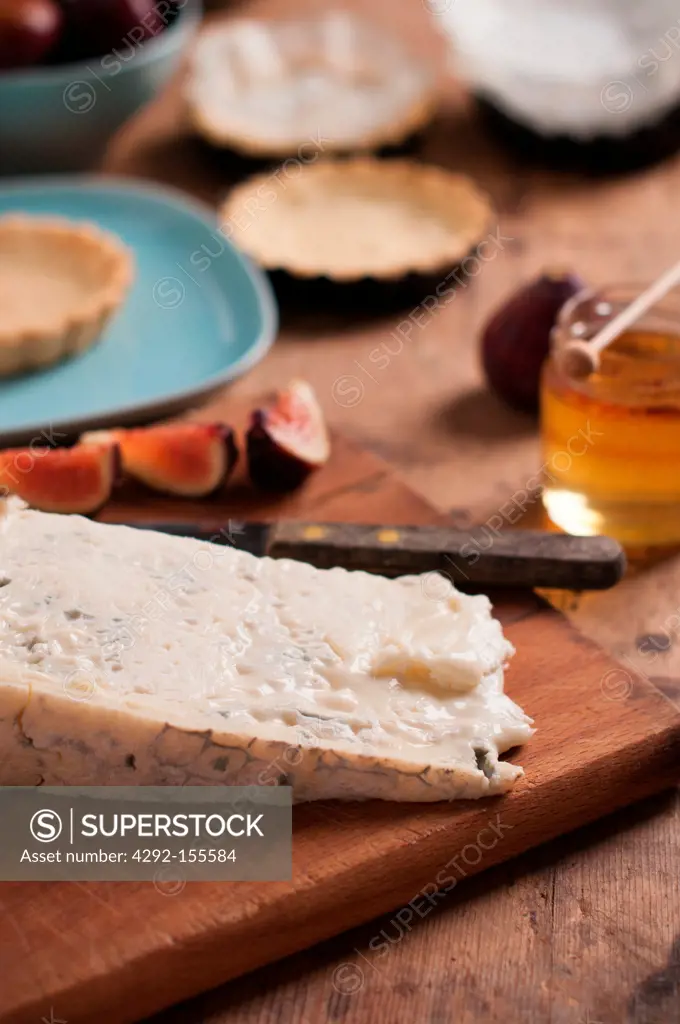 gorgonzola cheese, blue cheese